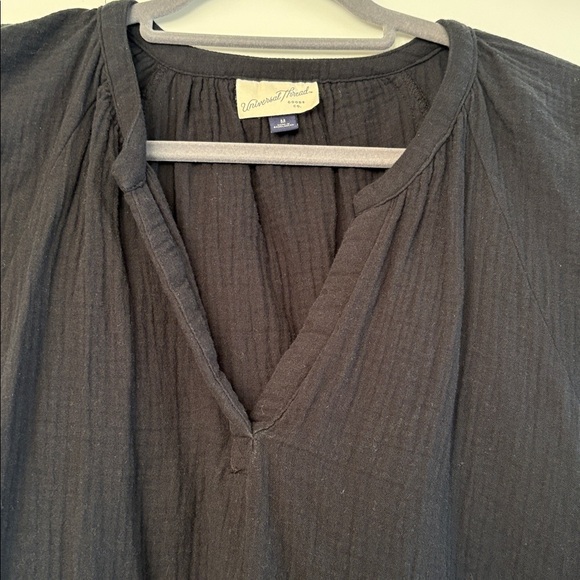 Universal Thread Black Gauze Flutter Sleeve Blouse M EUC - Picture 3 of 7